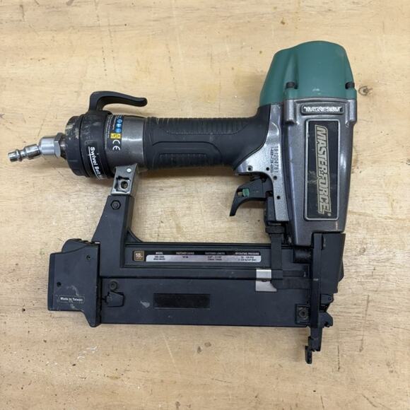 Masterforce 208-5005 Magnesium 18 GA Brad Nailer 5/8"-2-1/8" Used - Picture 2 of 11